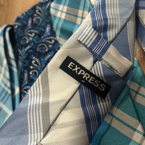 Bundle of 4 ties - Picture 8 of 8